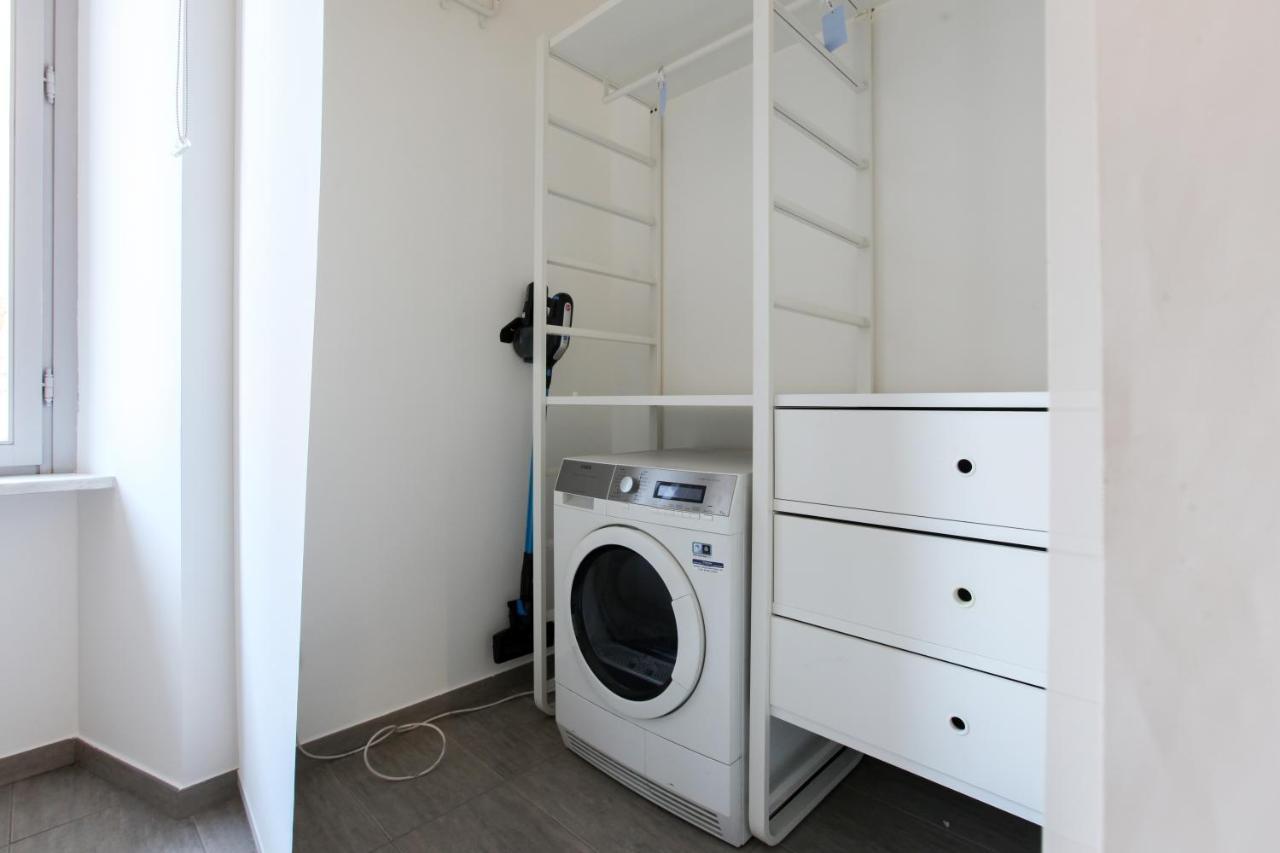 Modern Apartment Close To Shopping District มิลาน ภายนอก รูปภาพ